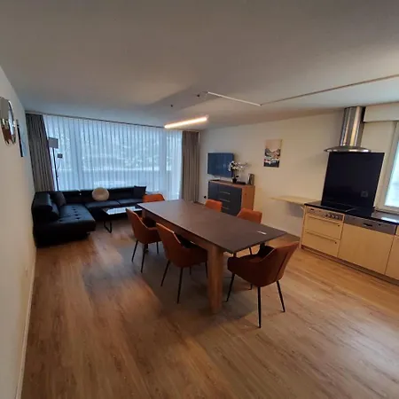 Helle 2 Schlafzimmer In - Grosszuegig, Zentral Und Ruhig Gelegen דירה דאבוס