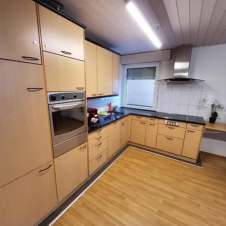 Helle 2 Schlafzimmer In - Grosszuegig, Zentral Und Ruhig Gelegen דירה *