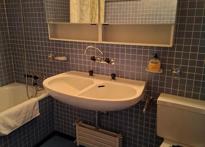 Helle 2 Schlafzimmer In - Grosszügig, Zentral Und Ruhig Gelegen *