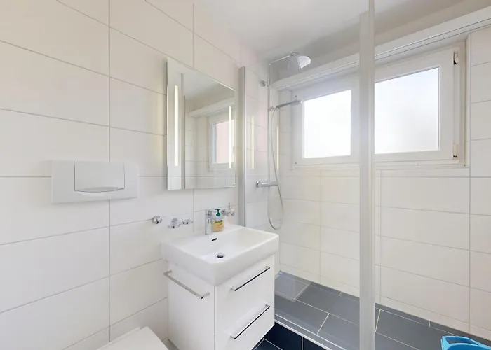 Helle 2 Schlafzimmer In - Grosszügig, Zentral Und Ruhig Gelegen *